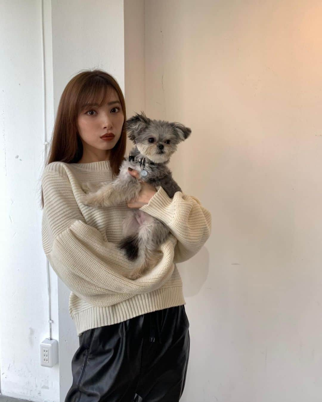 谷川菜奈さんのインスタグラム写真 - (谷川菜奈Instagram)「153cmコーデ🐶 tops @fifth_store  bottom,boots ZARA bag EDT 久々にゆるゆるな感じ☺︎ トップスも袖のボリュームが可愛い💡 どれもプチプラだよ〜！！ #outfit#153cmコーデ#低身長コーデ #ZARA#fifth#fifthtl#フィフス #ボリュームスリーブデザインニット」10月15日 20時22分 - pechi.130