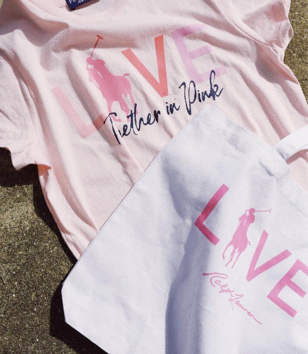 湯浅喬子のインスタグラム：「More Conversations, More Love🐎  @poloralphlauren が20年も前から続けている がん基金であるPink Pony💗  Fashionを通じてこの基金に参加しました💗  この素敵なアイテムを身につけることで、 本当に必要としてる人の為に力になる事が出来ます✨  LIVE PINK Tシャツは売り上げの 100%が寄付されます👚 (その他の関連アイテムは25%)  ラルフ ローレンコーポレート基金のPink Pony基金、 あるいはがん関連の慈善活動の国際的ネットワークに寄付されます。 日本では対がん協会に寄付されます✨  #pinkpony#ralphlauren  #thepinkponycollection」