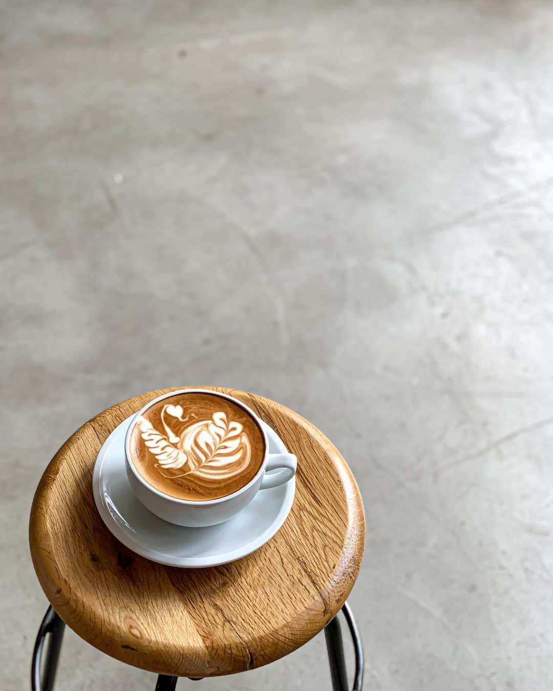 Yukicoさんのインスタグラム写真 - (YukicoInstagram)「‥ . .  𝑪𝒐𝒇𝒇𝒆𝒆 𝒑𝒍𝒆𝒂𝒔𝒆☕️༄ . . 美味しくて 美しいラテが飲みたい🥺 ⁣⁣⁣⁣⁣⁣⁣⁣⁣⁣⁣ ⁣⁣⁣⁣⁣⁣⁣⁣⁣⁣⁣ ⁣⁣⁣⁣⁣⁣⁣⁣⁣⁣⁣ ___________________________________________________________⁣⁣⁣⁣⁣⁣⁣⁣⁣⁣⁣ #japan_of_insta#osaka#tokyo#sonya6000#coffeejpg#coffeeholic#coffeehopper#coffeegraph#thingsaboutcoffee#coffeeshots#BaristaDaily#coffeeexample#coffeeshopvibes#coffeebreak#coffeequotes #⁣⁣⁣⁣⁣⁣⁣⁣⁣⁣⁣flatlaystyle#コーヒー#ラテアート#カフェラテ#カフェ巡り」10月15日 20時44分 - yukicolifecom