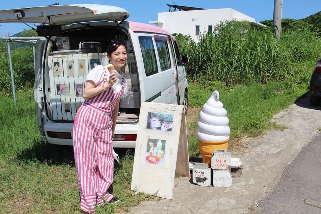 のインスタグラム：「ここのソフトも美味だった🥺 あっさりミルク🍼💕 牧場で売ってるの🐮 乳製品、最近少しずつ摂取量減らしてるけどミルクアイスだけは、、、まだまだやめられなさそう、、、  #石垣島 #石垣島アイス #石垣島グルメ #国内旅行 #牧場 #牧場アイス #アイスクリーム #ソフトクリーム」