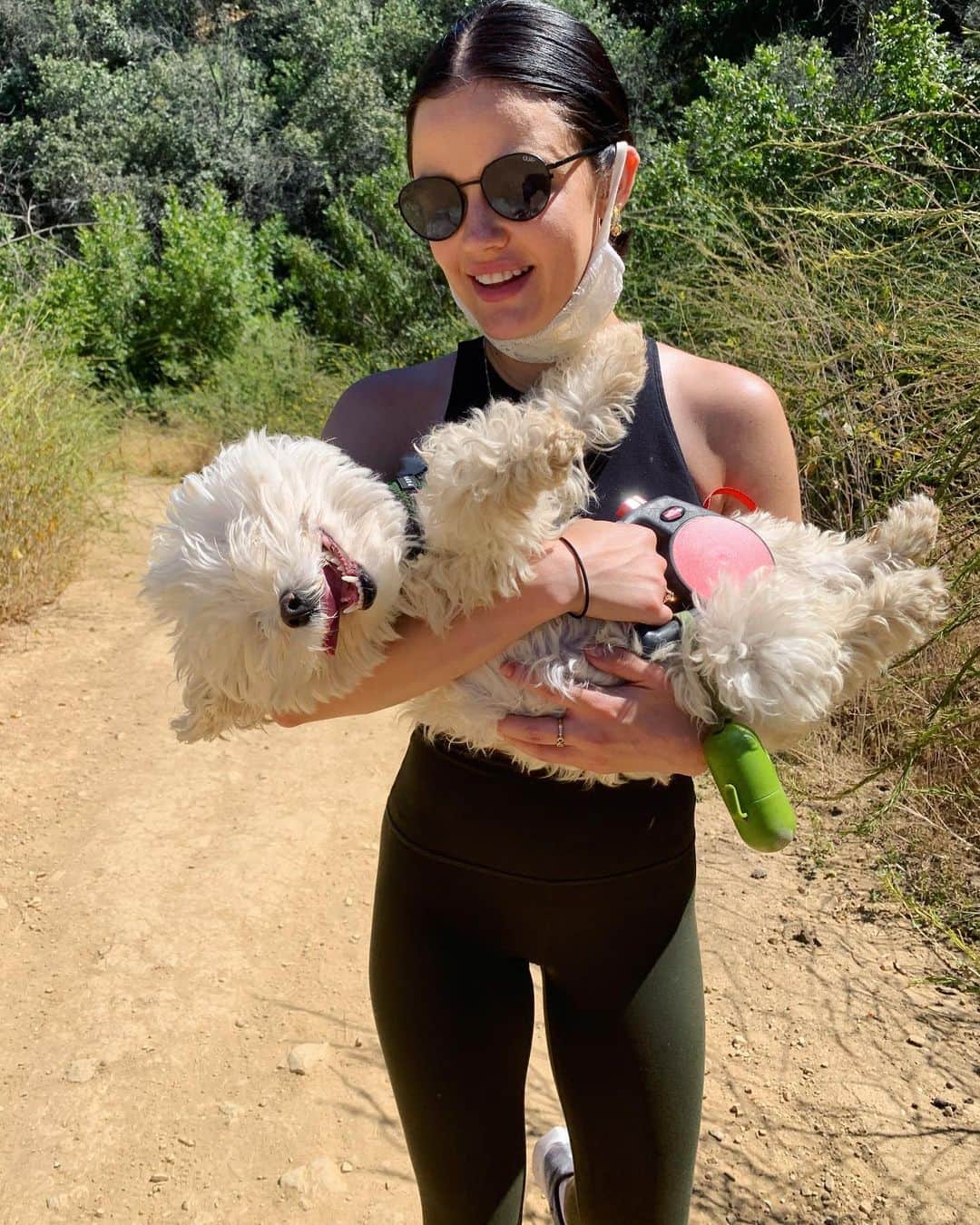 ルーシー・ヘイルのインスタグラム：「missing my bud extra extra today- swipe for joy」