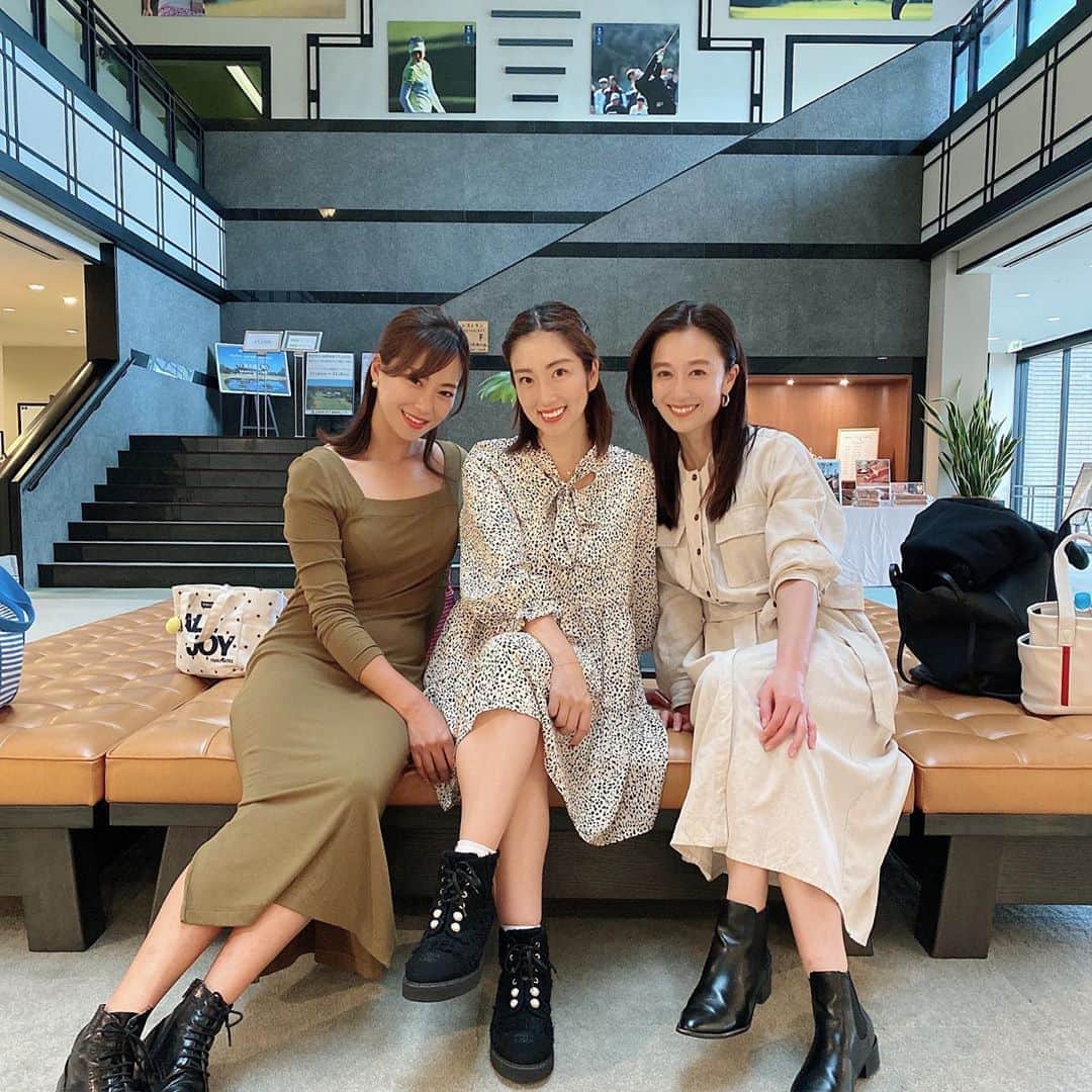 庄司ゆうこさんのインスタグラム写真 - (庄司ゆうこInstagram)「ポジティブスターヨガゴルフコンペ⛳️ 楽しすぎたぁー😍✨ 今年で10周年‼️毎年盛大にパーティーしてきましたが、このご時世なので、2回に分けてゴルフコンペを開催することになりました✨✨ 来月も開催します😍 アシスタントにしほ先生とちひろ先生が参加してくれたよー❣️ 5枚目で私が持っているお水は @refinespwaterリファインspウォーターで、今回参加者様全員に提供してもらいました^_^ @faburuas.jp次亜塩素酸ファビュラスのミニサイズも提供して頂きました❣️ お忙しい中参加してくださった皆様、本当にありがとうございました😊✨ #ゴルフ#ゴルフコンペ#太平洋クラブ美野里コース#ファビュラス#リファインspウォーター#次亜塩素酸#お水#ソラル#ゴルフ女子#ポジティブスターヨガ#美人インストラクター」10月15日 20時52分 - yuko.shoji