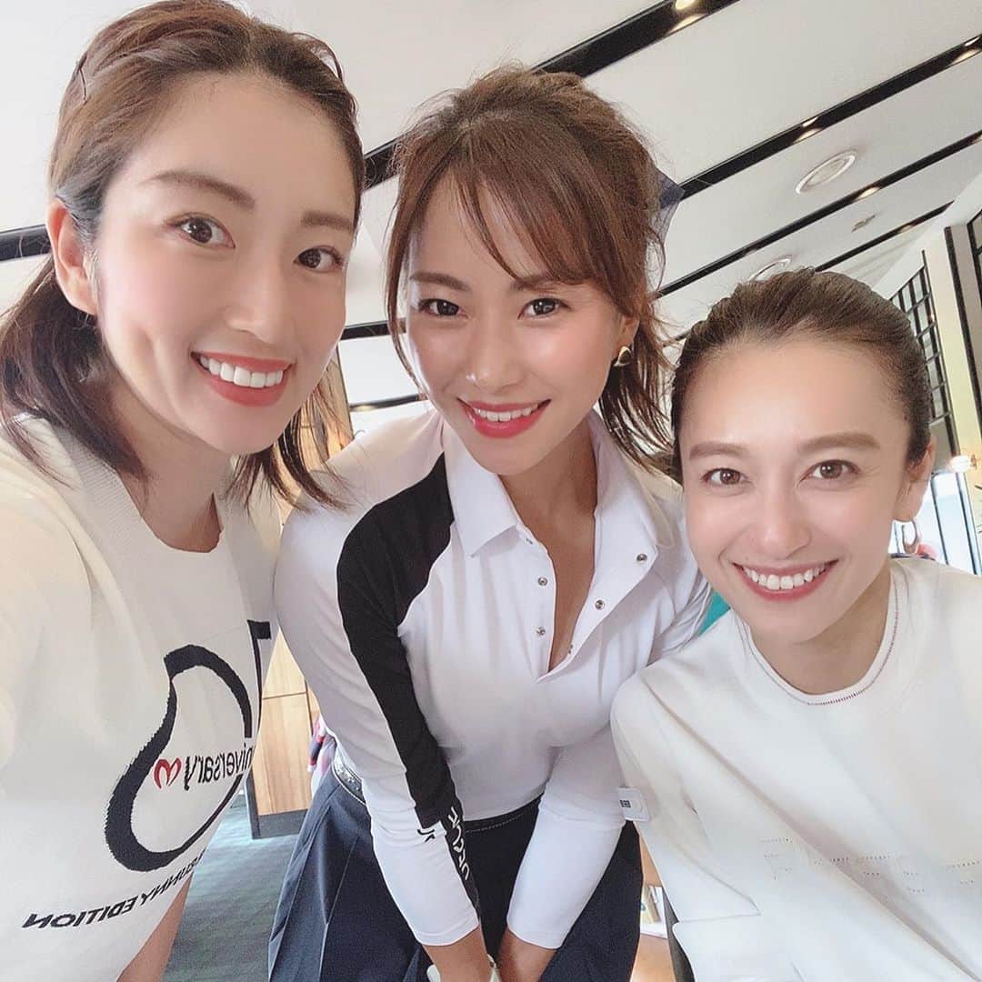 庄司ゆうこさんのインスタグラム写真 - (庄司ゆうこInstagram)「ポジティブスターヨガゴルフコンペ⛳️ 楽しすぎたぁー😍✨ 今年で10周年‼️毎年盛大にパーティーしてきましたが、このご時世なので、2回に分けてゴルフコンペを開催することになりました✨✨ 来月も開催します😍 アシスタントにしほ先生とちひろ先生が参加してくれたよー❣️ 5枚目で私が持っているお水は @refinespwaterリファインspウォーターで、今回参加者様全員に提供してもらいました^_^ @faburuas.jp次亜塩素酸ファビュラスのミニサイズも提供して頂きました❣️ お忙しい中参加してくださった皆様、本当にありがとうございました😊✨ #ゴルフ#ゴルフコンペ#太平洋クラブ美野里コース#ファビュラス#リファインspウォーター#次亜塩素酸#お水#ソラル#ゴルフ女子#ポジティブスターヨガ#美人インストラクター」10月15日 20時52分 - yuko.shoji