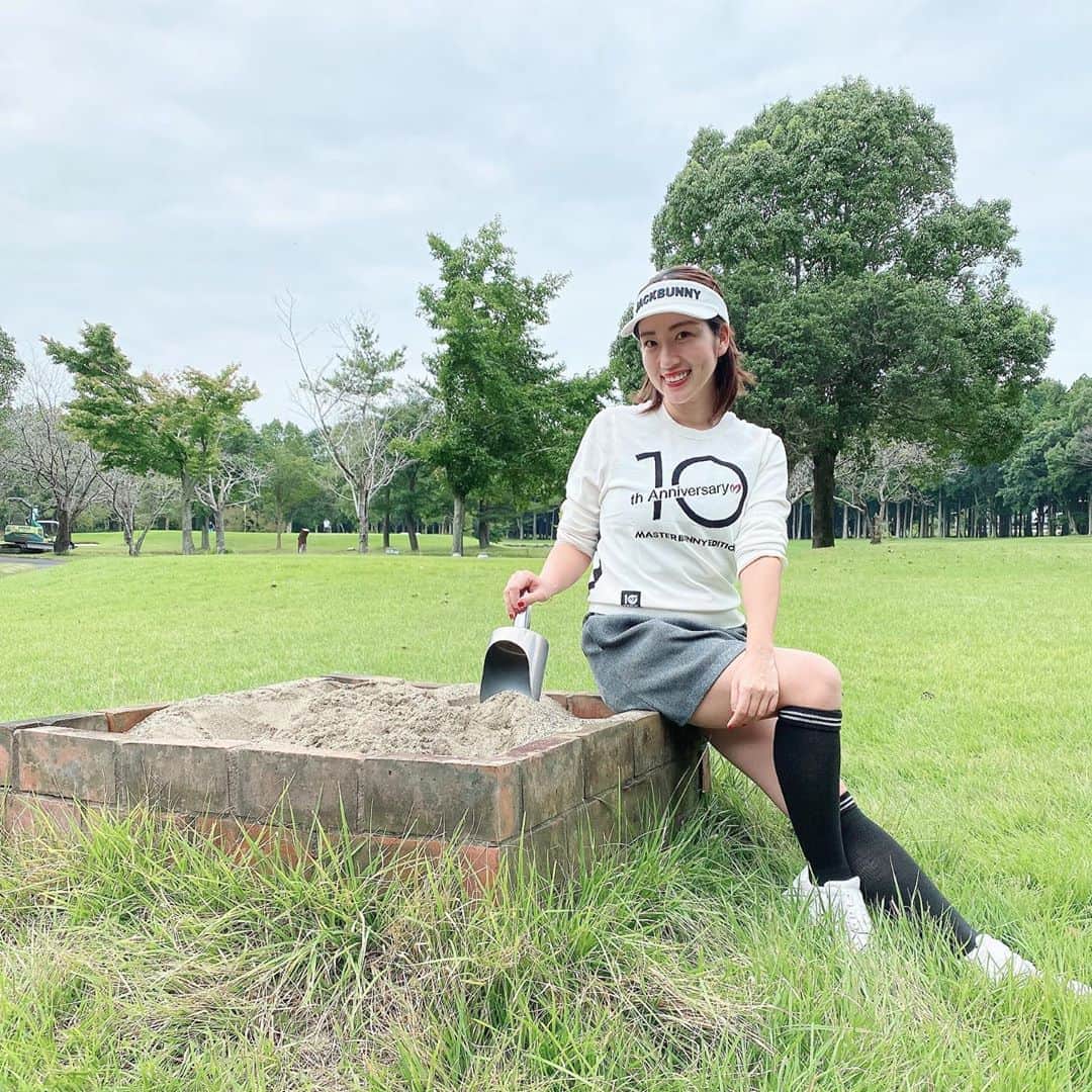 庄司ゆうこさんのインスタグラム写真 - (庄司ゆうこInstagram)「ポジティブスターヨガゴルフコンペ⛳️ 楽しすぎたぁー😍✨ 今年で10周年‼️毎年盛大にパーティーしてきましたが、このご時世なので、2回に分けてゴルフコンペを開催することになりました✨✨ 来月も開催します😍 アシスタントにしほ先生とちひろ先生が参加してくれたよー❣️ 5枚目で私が持っているお水は @refinespwaterリファインspウォーターで、今回参加者様全員に提供してもらいました^_^ @faburuas.jp次亜塩素酸ファビュラスのミニサイズも提供して頂きました❣️ お忙しい中参加してくださった皆様、本当にありがとうございました😊✨ #ゴルフ#ゴルフコンペ#太平洋クラブ美野里コース#ファビュラス#リファインspウォーター#次亜塩素酸#お水#ソラル#ゴルフ女子#ポジティブスターヨガ#美人インストラクター」10月15日 20時52分 - yuko.shoji