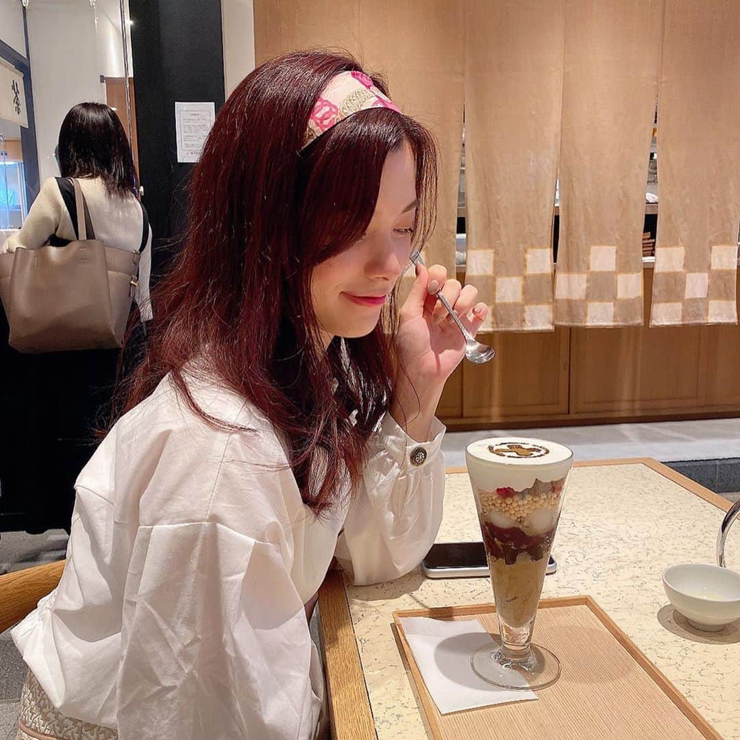 Laraのインスタグラム：「次は抹茶たべたい🍵🍵🍵 アレはまた売り切れで食べれなかった😣😂  #抹茶#ほうじ茶#和#和パフェ#銀座カフェ #中村藤吉#スイーツ」