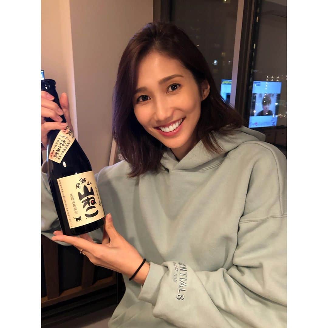 春輝のインスタグラム：「一番大好きな芋焼酎🍠  #山ねこ#芋焼酎#チャンジャおにぎり #春輝#Haruki」