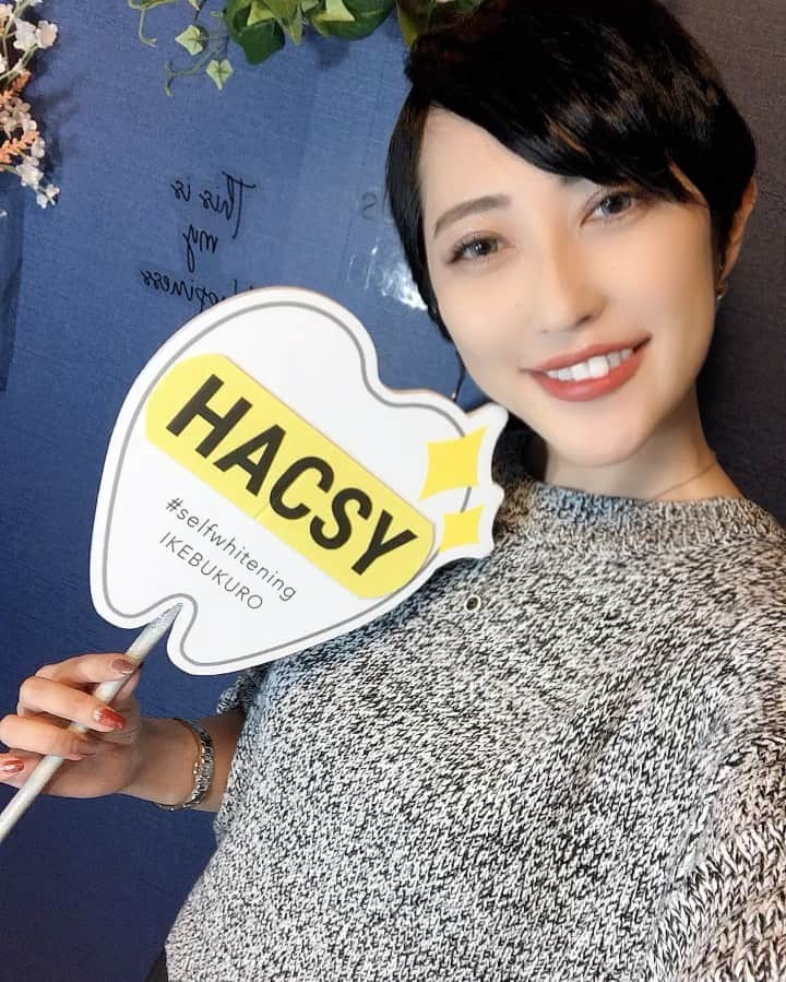 のインスタグラム：「. . . . @whiteningsalon_hacsy  ホワイトニング無料体験♡ 脱毛も無料体験♡ . . . . 元々白いってすごい言われて トーンアップするかなぁ？と言われたけど 最新機器のおかげで4つもトーンアップしました♡ . . . . . 最高の誕生日プレゼントだわ🥺♥️ . . . . 오빠가 亀十를 사다줬오용♫ 넘 고맙데이~~♡ 兄が亀十買ってきてくれました！ まじありがとうーーー！！ . . . #ホワイトニング #whitening  #歯が白い #白い #hacsy #渋谷 #池袋 #亀十 #どら焼き #誕生日プレゼント #渋い #화이트닝 #미백치료 #도라야키 #화과자 #생일선물  #綺麗は作れる #努力は必ず報われる . . . . 無料紹介枠6人埋まりました♡ ありがとうございました♡ . . . . 男女共に美しさへの アンテナバリバリの 美人さんばかりだったので 紹介出来て良かったです♡ . . .」