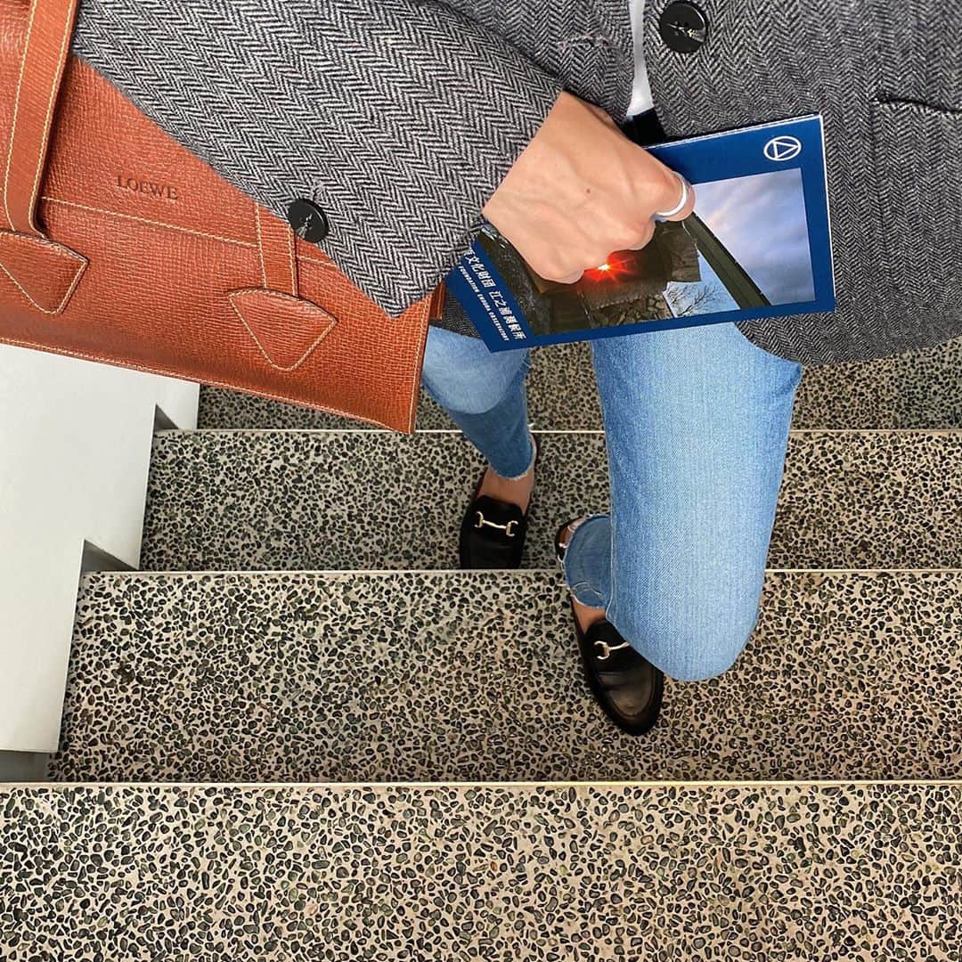 のインスタグラム：「ㅤㅤㅤ 最近ヘビロテしてるBAGは @loewe の💼 完全に一目惚れ ♡ . #loewe #ロエベ」