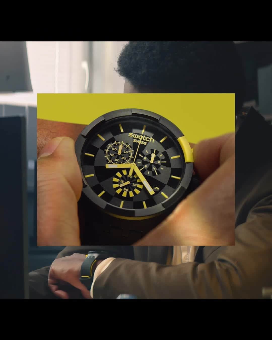 のインスタグラム：「If you could stop time, even if just for a second, what would you do? Until you figure it out, get inspired by the new #SwatchBIGBOLD CHRONO models. Start. Stop. Reset. Time is indeed in your hands.」