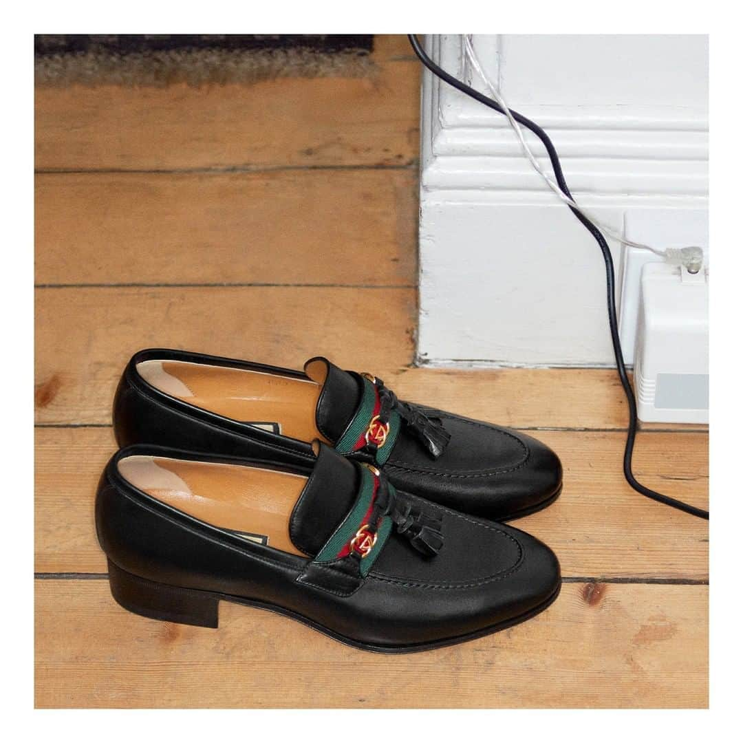 グッチさんのインスタグラム写真 - (グッチInstagram)「Up close with new leather loafers featuring tassels and with House elements—the Web stripe and shiny Interlocking G hardware. Discover more through link in bio. #AlessandroMichele @alessandro_michele」10月15日 21時00分 - gucci