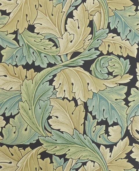 HGTVさんのインスタグラム写真 - (HGTVInstagram)「Isn't this classic Arts and Crafts wallpaper from Morris & Co. divine? @wmorrisandco 😍 When it was first produced in the 19th century, their famed Acanthus wallpaper was truly a design to die for: the vivid greens came from deadly arsenic! 😱 ⁠ ⁠ Design can have quite the dark side: From substances we now avoid, like lead and arsenic, to manufacturing techniques with deadly or madness-inducing effects, the history of useful and beautiful things has always come with a side of spookiness. 👻 Head to the link in our profile to learn the truths and fictions behind history's most notorious home stories. 🏚 🔝⁠ ⁠ #HowToHalloween #halloween #design #artsandcrafts #interiordesign #spookyszn #wallpaper」10月15日 21時01分 - hgtv