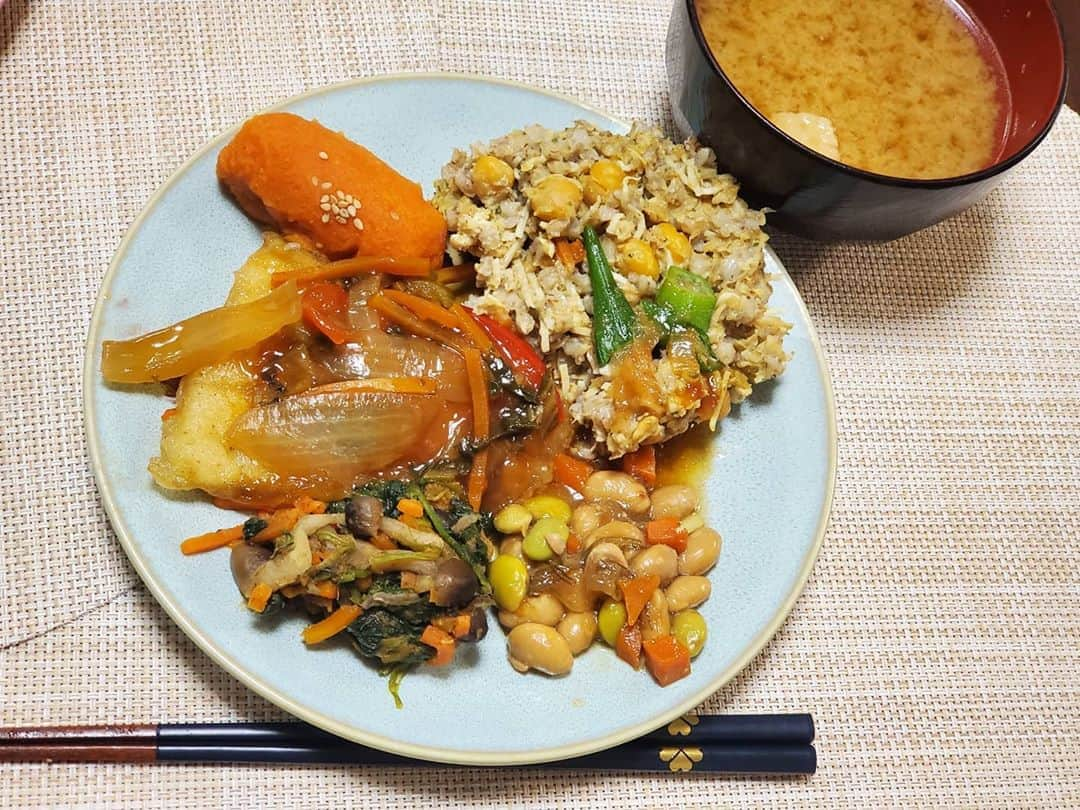 千鶴さんのインスタグラム写真 - (千鶴Instagram)「. FIT FOOD HOMEさんの 無添加のお総菜弁当  10月から新しく発売の 腸内環境の改善を目指した食事の 「キレイミール」 【美と健康と腸活サポート】  💙カレイの唐揚げ中華あんかけ  ❤魚介のポワレ香草バターソース  みそ玉もついてて本当にこれひとつで ささっとご飯ができちゃう上に 栄養抜群とか助かります涙  #おうちごはん #宅配サービス #冷凍食品 #fitfoodhome #tavenal  #キレイミール #腸活 #pr」10月15日 21時12分 - chiduru9898