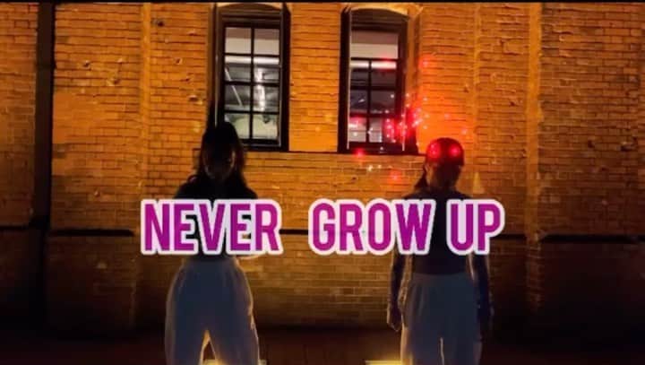 のインスタグラム：「姉妹でダンス👭  振りは妹が作ったものです🥰  #ちゃんみな#nevergrowup  #dance#yokohama#ダンス#よこはま#横浜#赤レンガ#姉妹」