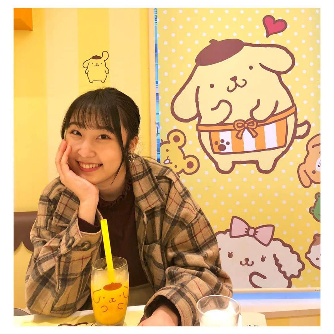 井上玲音さんのインスタグラム写真 - (井上玲音Instagram)「ピザとカフェ ･ 段原瑠々さん(@ruru_dambara.official)とランチ、ショッピング、カフェに行きました〜 ･ たまたま見つけたポムポムプリンカフェが可愛かった💛 ･ ポムポムプリンの曲がずっと流れてて、ちょっと覚えました😂 ･ 楽しかった🔆 ･ (今日の写真は加工しなくても、いい感じだった！！) ･ #ポムポムプリン #カフェ #juicejuice #段原瑠々 #井上玲音」10月15日 21時09分 - rei_inoue.official