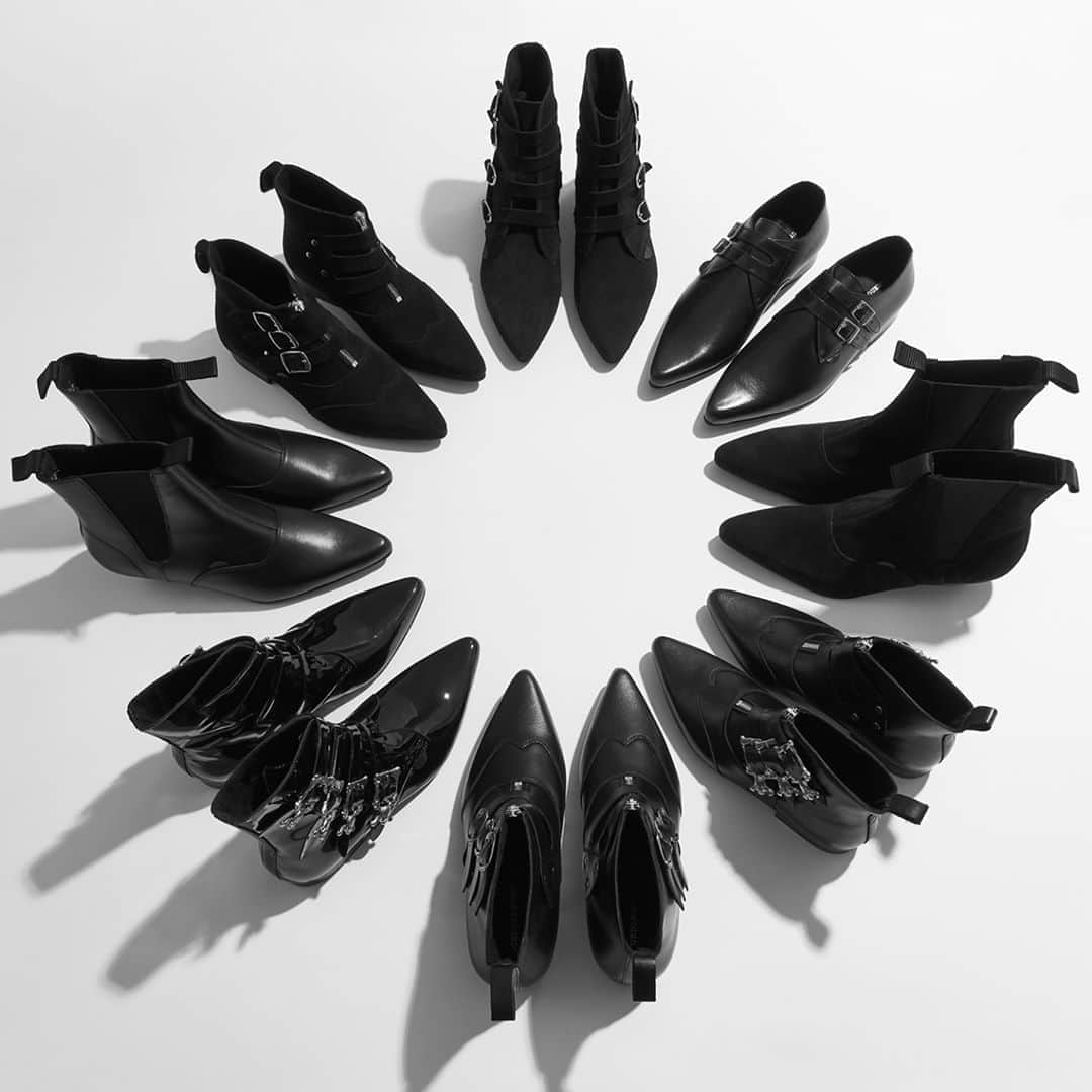 のインスタグラム：「Underground Original Winklepickers⁠ ⁠ Sharpen up your footwear act with one of these Originals⁠ Algender from our online store and selected stockists⁠ ⁠ ⁠ ⁠ ⁠ #undergroundshoes #undergroundengland#undergroundoriginals #winklepicker  #originalwinklepicker」