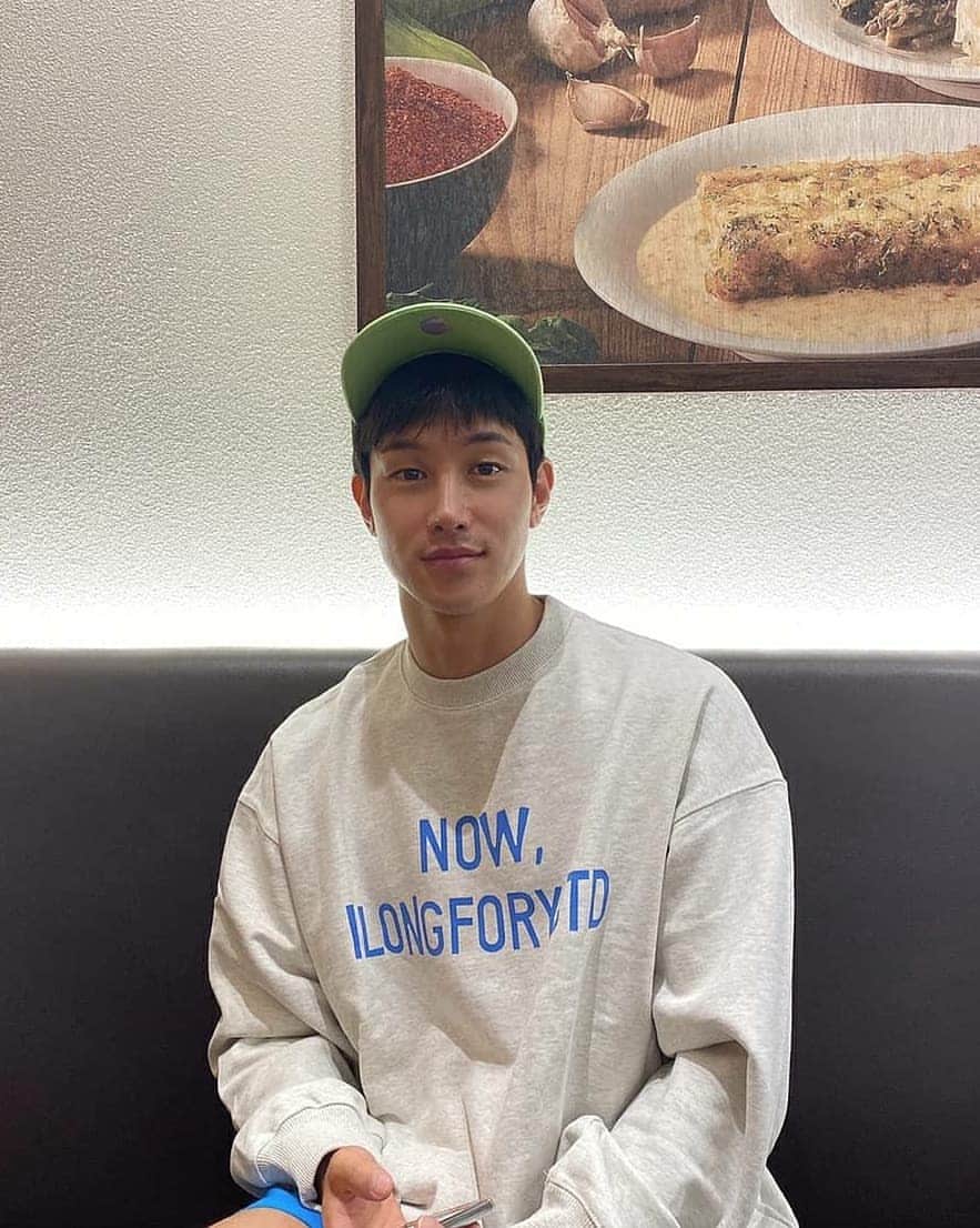 Lee Si-gangのインスタグラム：「오늘 잼있게 보셨어요?  굿나잇🐻  Goodnight 🐻  今日の１日はどうでしたか？」