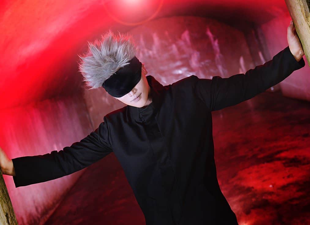 のインスタグラム：「I'm done with my work! I'm going home now! I'm tired!  #呪術廻戦 #五条悟　#jujutsukaisen #gojyo #gojyosatoru #cosplay #コスプレ　#reika #reikaarikawa」