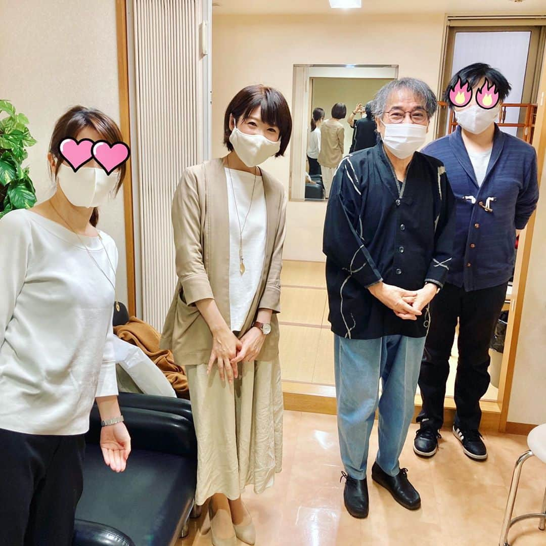 石崎佳代子さんのインスタグラム写真 - (石崎佳代子Instagram)「👻 怪談ライブの全国ツアーで、 稲川淳二さんが福岡へ✨ . 今年は打ち上げもナシ、ハグもナシ、 マスクをしたままの面会だけになりましたが、 元気いっぱいの「おとうさん」と 一座の皆さんの顔が見られて とりあえずホッとしました✨  . 万全の感染対策を心掛けているそうで、 安心する一方で 窮屈な生活ではないかと心配にもなります。 1日も早く 父が安心して出歩ける日が来ますように・・・。 . #肘バンプ　でご挨拶💪 #新しい！🤣 #そんな「おとうさん」が大好きです🤣 . #怪談 #怖い話 #福岡 #怪談ライブ #稲川淳二 #ミステリーナイト #福岡　#稲川淳二の怪談ナイト」10月15日 21時26分 - kayoko_ishizaki