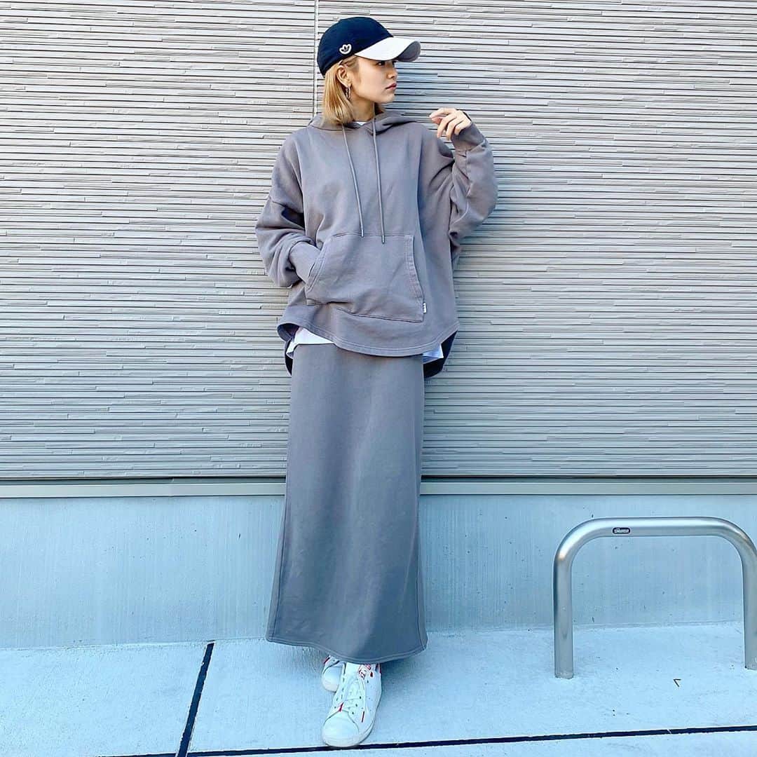 富久美玲のインスタグラム：「_ . 🆕 スウェット生地のセットアップ👍💕 シンプルでラフに着れて可愛い！！！ . @to_the_sea_hawaii  ▷フリーサイズ . #私服#身長152cm#mireistylecode#ootd#セットアップ#スウェット#パーカー#ロングスカート#totheseahawaii」