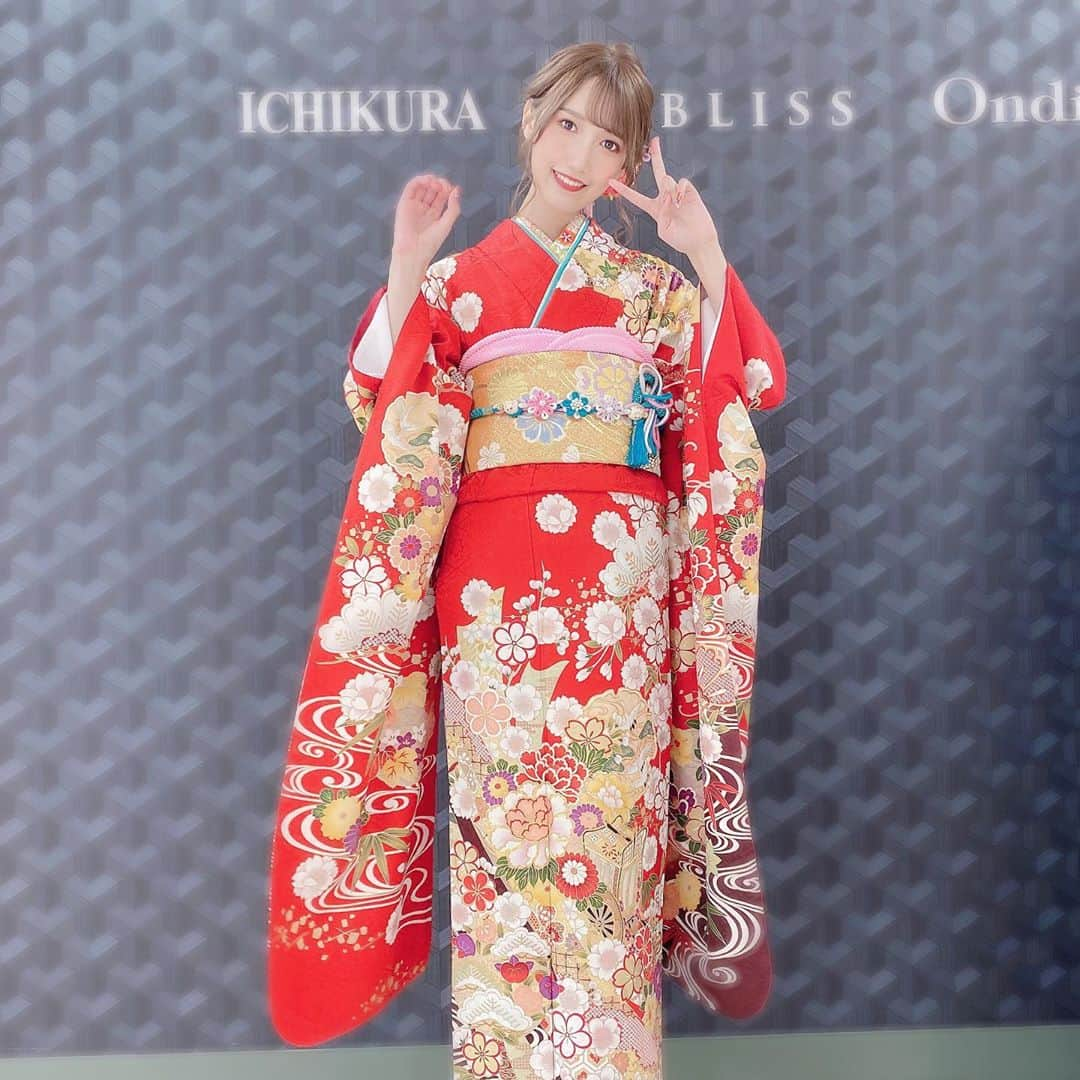 田中菜津美さんのインスタグラム写真 - (田中菜津美Instagram)「振り袖の写真です👘💕 . @ondine_official さんで購入させて頂きました💫 . お気に入りを詰めた 渾身の振り袖です☺️☺️ . #振り袖 #成人式 #成人式ヘア #成人式前撮り  #振り袖ヘア #オンディーヌ #前撮り #二十歳」10月15日 21時32分 - natsumitanaka_0810