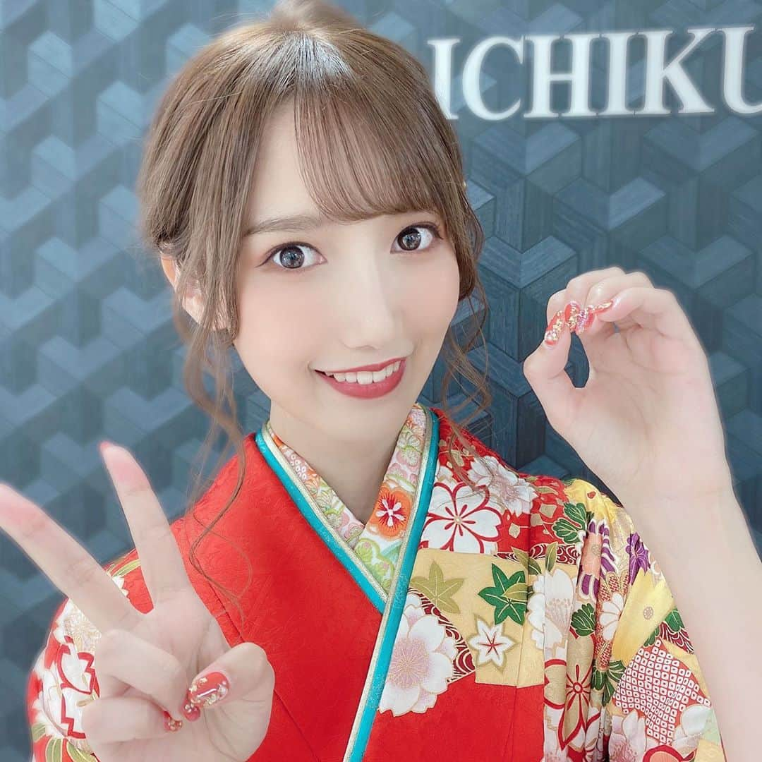 田中菜津美さんのインスタグラム写真 - (田中菜津美Instagram)「振り袖の写真です👘💕 . @ondine_official さんで購入させて頂きました💫 . お気に入りを詰めた 渾身の振り袖です☺️☺️ . #振り袖 #成人式 #成人式ヘア #成人式前撮り  #振り袖ヘア #オンディーヌ #前撮り #二十歳」10月15日 21時32分 - natsumitanaka_0810