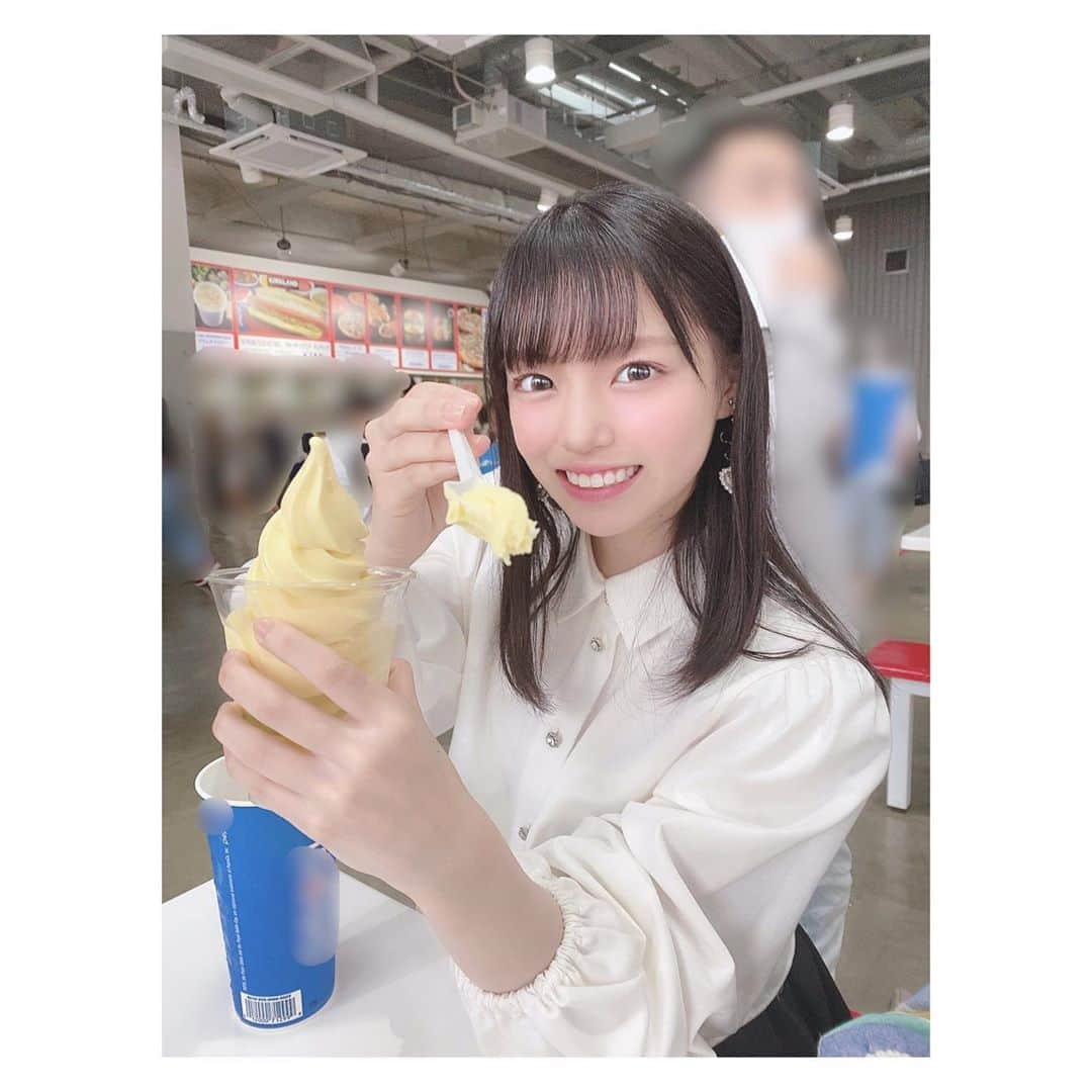 岩田陽菜さんのインスタグラム写真 - (岩田陽菜Instagram)「あーげないっ☺️❤︎.*﻿ ﻿ なんちゃって😚﻿ ﻿ #tops #ZARA#ブラウス#コストコ#Costco#ソフトクリーム#チーズ#cheese#デート#デート服#秋服#autumn#autumnfashion#fashion#ヘアアレンジ#ストレート#モノトーンコーデ」10月15日 21時37分 - hina_naso_stu48