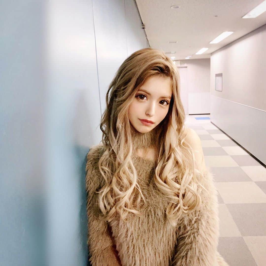 アンジェリカのインスタグラム：「【告知】❤︎  10/15（木）23:56~放送 TBS「中居大輔と本田翼と夜な夜なラブ子さん」に今回も出演致します☝🏻🧡  見てね~!!今回の衣装もGYDAさんのだよん☝🏻  .  #夜なラブ #gyda」