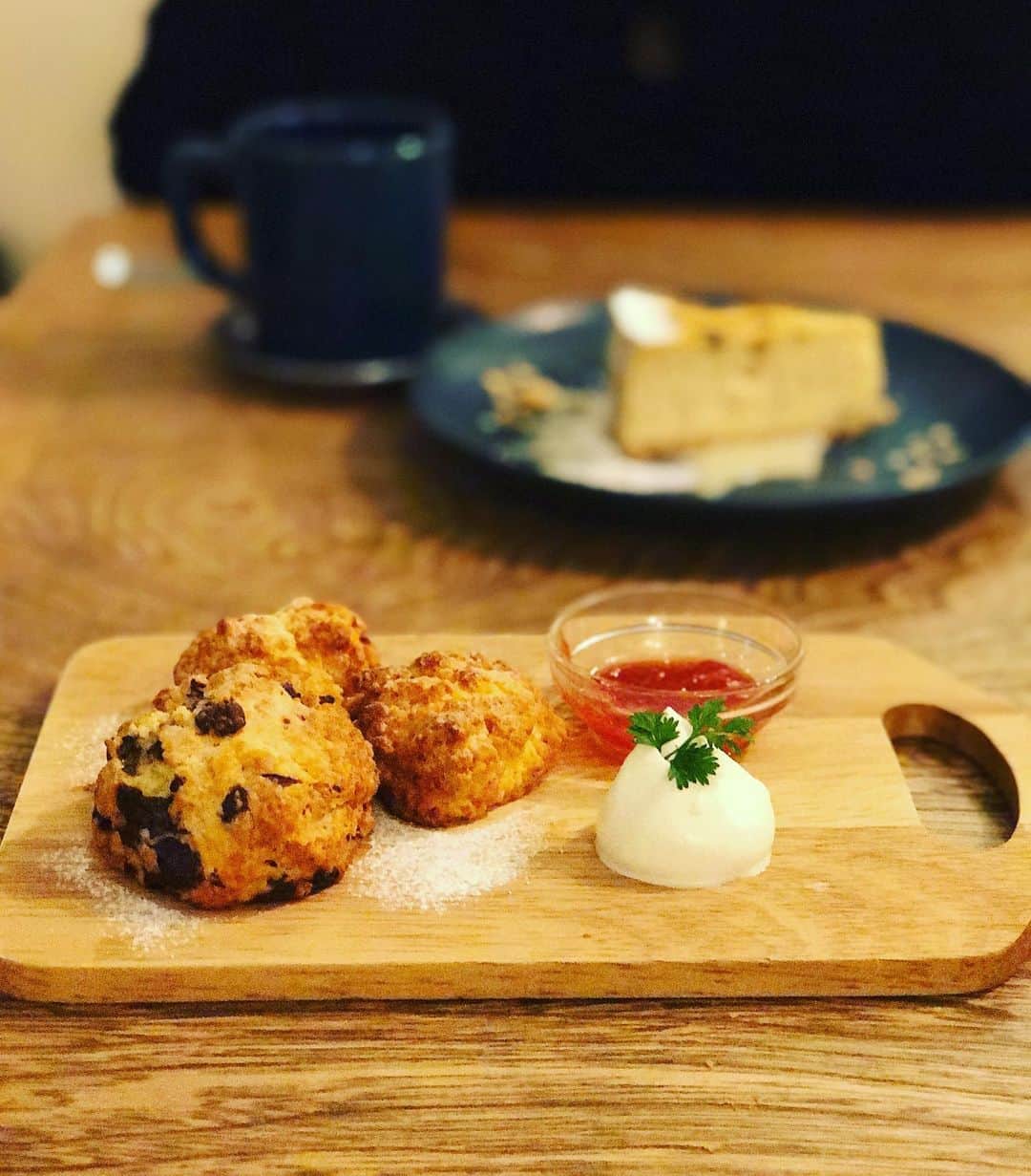 のインスタグラム：「・ 最近スコーンがマイブームです🥧☕️✨   #マイブーム #スコーン #アフタヌーンティー #カフェ巡り #Cafe #自家製 #自家製いちごジャム」