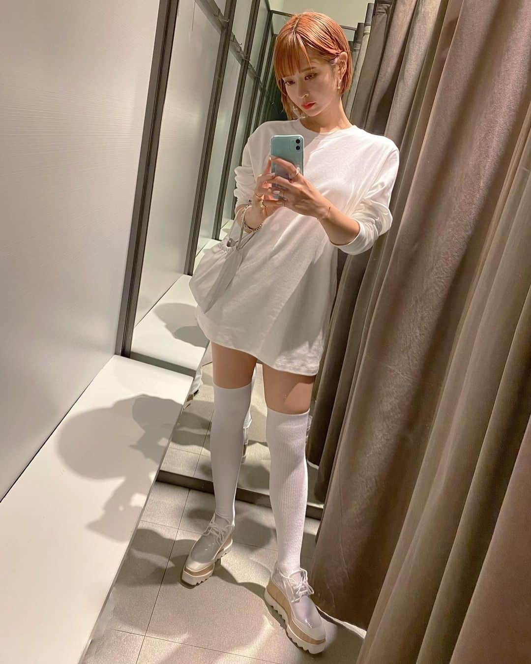 梅村実帆のインスタグラム：「昨日🤍最近ニーハイすき🧦」
