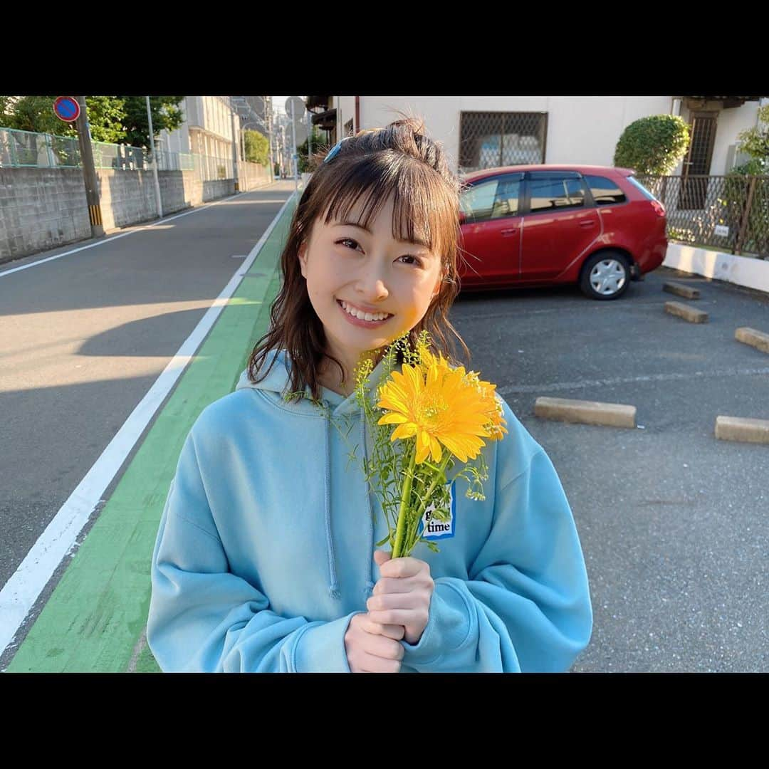 松岡はなのインスタグラム：「🌼🌼🌼 #BOMB #11月9日発売」