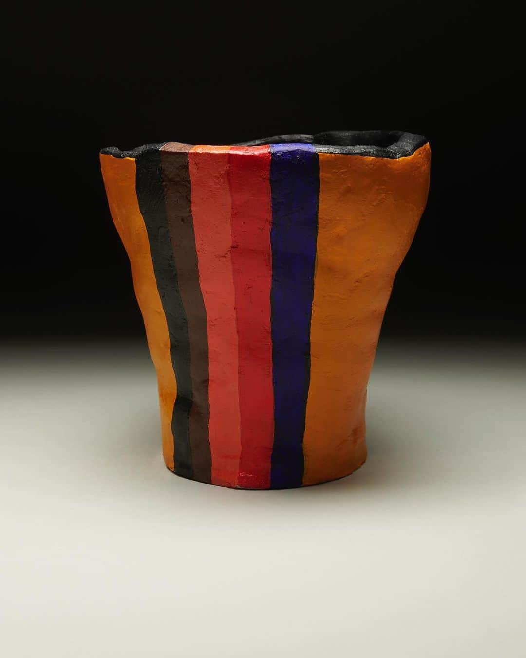 Paul Smith Japanさんのインスタグラム写真 - (Paul Smith JapanInstagram)「50 Years of Creativity \ 2 of 5 / ジョイ・ヤムサンジー﻿ ﻿ ミクスト・メディアアーティストのジョイ・ヤムサンジー ( @joyyamusangie ) による、ポール・スミスのテーラリングとストライプを表現した作品をプロフィールのリンクからお楽しみください。﻿ ﻿ #PaulSmith50 #ceramics #inspiration #stripes #ポールスミス50 #インスピレーション #ストライプ」10月15日 21時46分 - paulsmithjapan