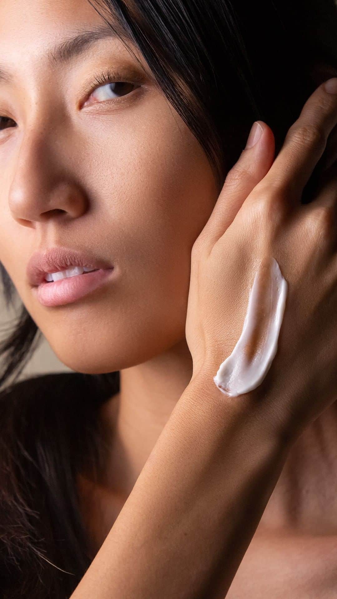 のインスタグラム：「Flawless Skin FTW! 🙌🏻🙌🏼🙌🏽🙌🏾🙌🏿  #Lucim #ResultsOverTrends」