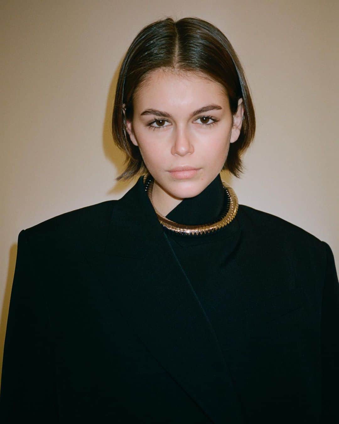 プロエンザスクーラーのインスタグラム：「Well suited @kaiagerber in the Viscose Silk Split Collar Blazer Crafted in Italy, the blazer is cut to an oversized silhouette with structured, padded shoulders. Photography @blackpierreange proenzaschouler.com #proenzaschouler」