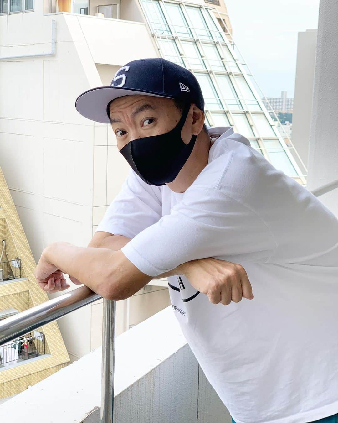 のインスタグラム：「NEW ERA×SNIPEERのコラボCAP リリースした瞬間に即完する恐ろしい人気商品！！！ @snipeer_you 有難う御座います🔥🔥🔥 撃ちゃん遊さんthanksです！ 俺にはこの兄弟がskaterとアーティストにしか見えない説が有ります。 共通の知り合いが居たり縁を感じる釣り人です✨✨✨ @geki_style  ITEM DETAILS プロアングラー吉田遊がディレクションを務めるフィッシングアパレルブランド、SNIPEERとのコラボレーションコレクション。 低めのクラウンが特徴のLow Profile 9FIFTY™をベースモデルに採用し、フロントにはブランドネームのイニシャルSを刺繍でデザイン。アジャスタブル仕様でサイズ調整です。 #style #fashion #angler #snipeer @snipeer_official  @clapsstore_official  #claps #clapsstore」