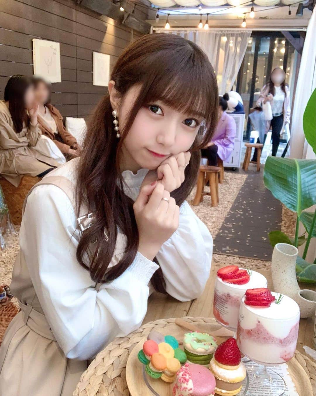 萩田ここさんのインスタグラム写真 - (萩田ここInstagram)「・﻿ 🍰🍓﻿ ﻿ 可愛いマカロン食べに行ったよ💗﻿ ﻿ なんキニ！さんのあやねちゃんと行ったの！﻿ たくさんお話したんだ〜🐰💭﻿ ﻿ 今度Twitterにも写真載せるね☺️﻿ ﻿ Went to a cute cafe and had some macarons today!﻿ It's a cafe called 'MUUN seoul' in Harajuku♡﻿ ﻿ #かみやど #ひらがなかみやど #萩田ここ #アイドル #JapaneseIdol」10月15日 21時59分 - kokoro_hagita