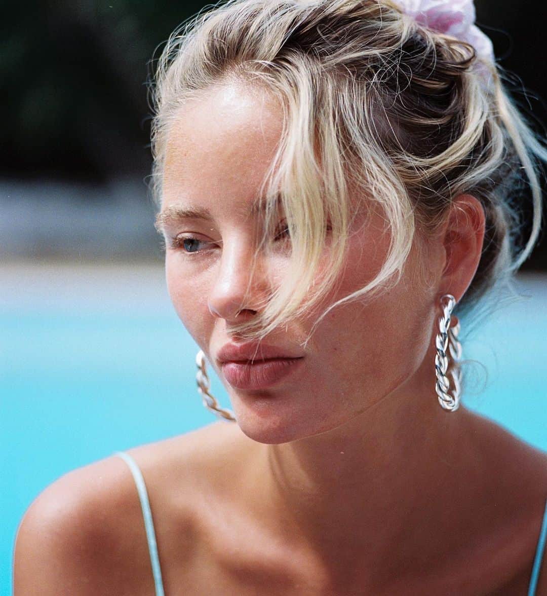 のインスタグラム：「Always a hoop moment 💫 TASJA wearing our Naomi Silver Hoops 💟」