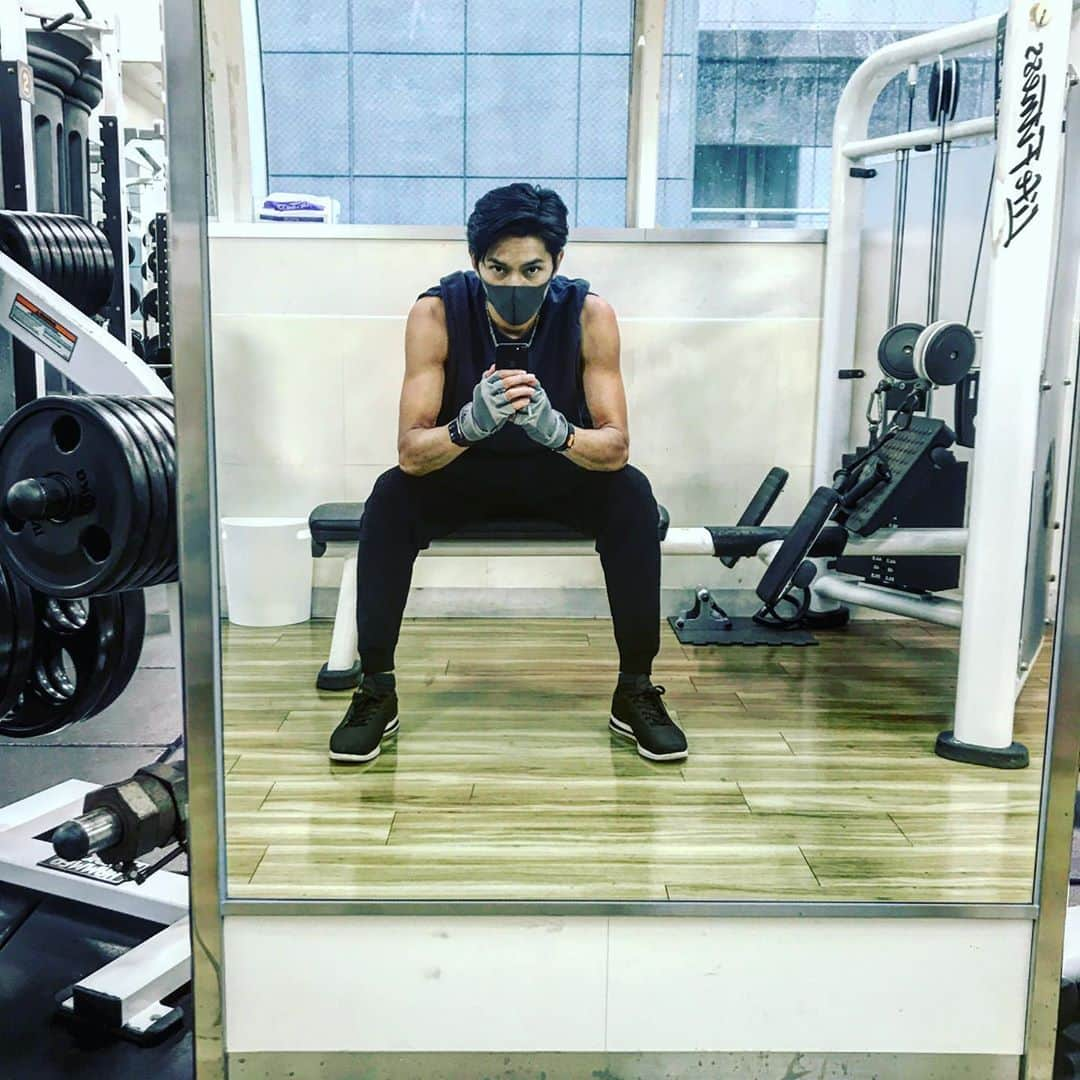 山本佳志のインスタグラム：「Worked out I  I I I I 久々にガッツリ追い込んでしっかりpump up💪 明日が怖い。。。  #tipness #渋谷 #筋トレ #training」