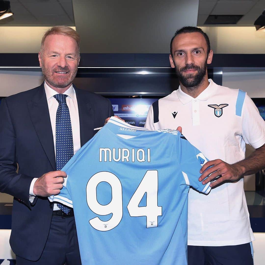 SSラツィオさんのインスタグラム写真 - (SSラツィオInstagram)「👕 @vedatmuriqi and @wesleyhoedt14 presented as new #SSLazio players!  #CMonEagles 🦅」10月15日 22時29分 - official_sslazio