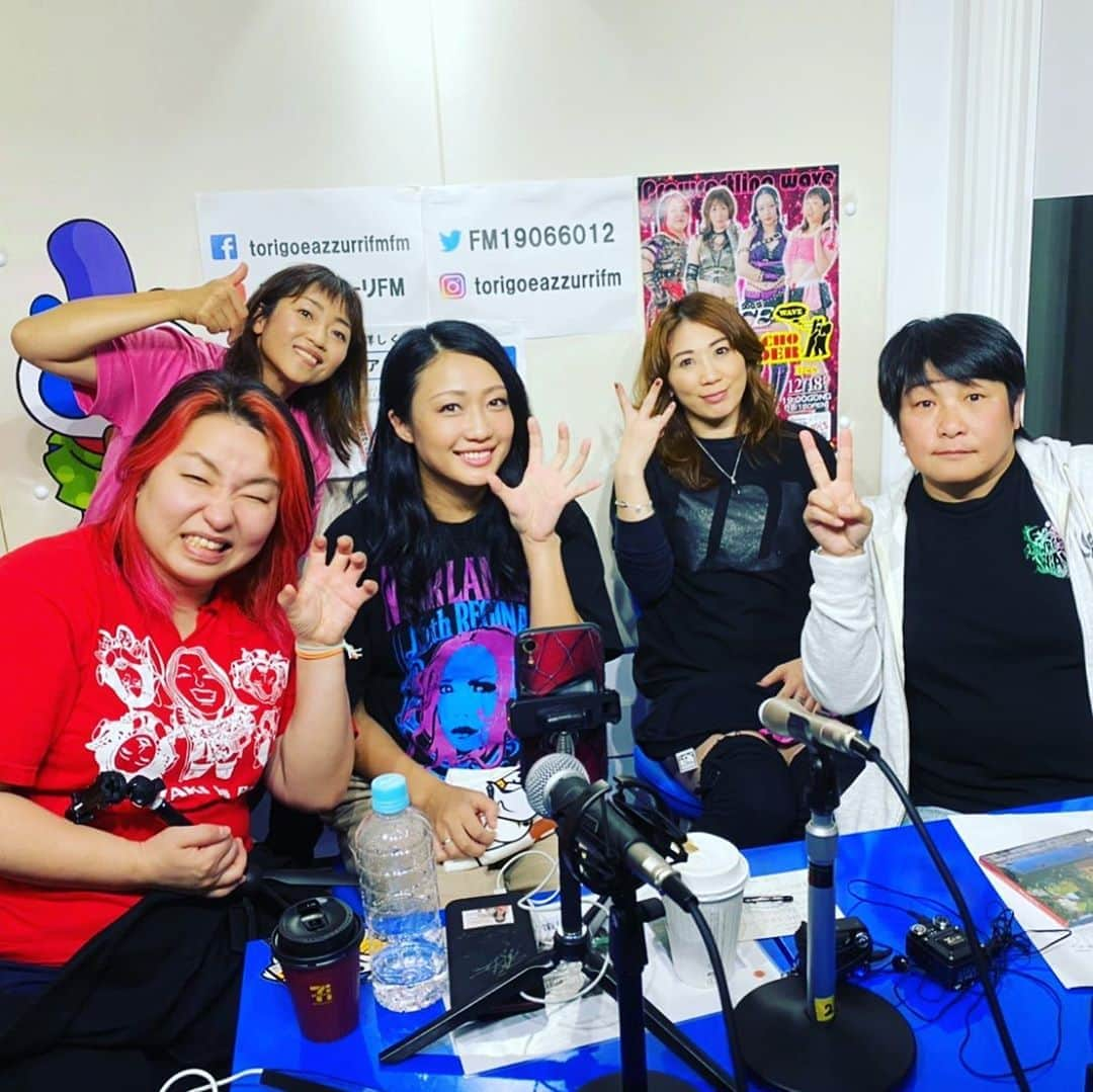 桜花由美さんのインスタグラム写真 - (桜花由美Instagram)「本日初回の鳥越アズーリＦＭの『にえきらない木曜日「投げっぱなし」これが、ラジオwaveだー！！』をご視聴の皆様ありがとうございました！  そして同時にミクチャもご視聴の皆様ありがとうございました！  グダグダだったけど、楽しかったわー！  ラジオ用のハッシュタグを考えようとなって、考えてくれた皆様ありがとうございました！ ハッシュタグは投げっ波になりました！ よろしくお願いします！  来週は私とGAMIさんです！  また見てねー！  #wavepro ‪#プロレスラー ‬ ‪#女子プロレス‬ ‪#prowrestling‬ ‪#プロレスリングwave‬ #波ヲタ全員集合  #桜花由美 #波ヲタ #愛犬 #愛犬との暮らし  #犬  #犬のいる暮らし  #犬なしでは生きていけません会  #犬バカ #トイプードル  #トイプードルカフェオレ  #mixchannel  #mixchannelライブ配信  #mixchannel公認ライバー #ミクチャ  #ミクチャ動画 #youtube  #youtubechannel #ozアカデミー #正危軍  #鳥越アズーリfm  #鳥越アズーリ  #投げっ波」10月15日 22時40分 - ohkayumi