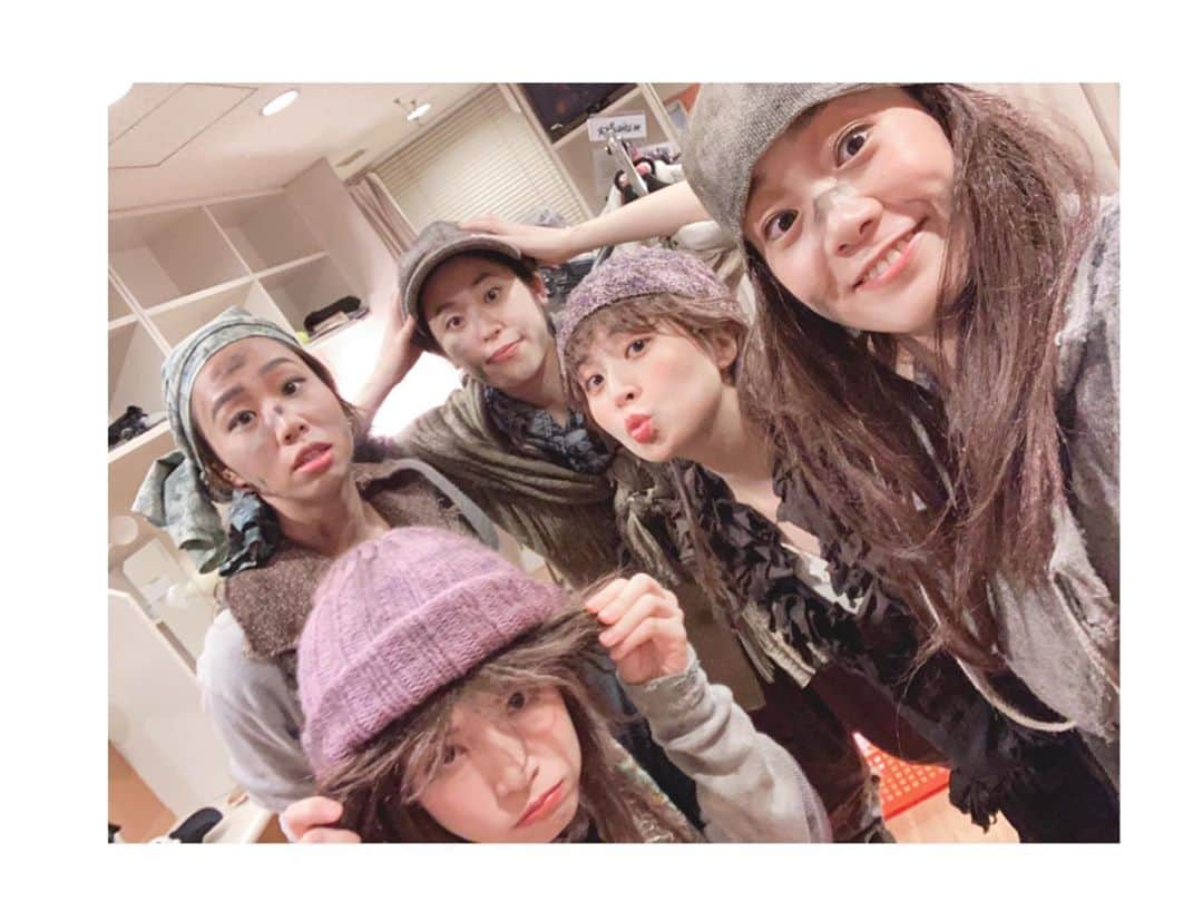 吉岡里帆さんのインスタグラム写真 - (吉岡里帆Instagram)「スラム街の愉快な仲間達♡  #舞台 #ベイジルタウンの女神 #思い出」10月15日 22時32分 - riho_yoshioka