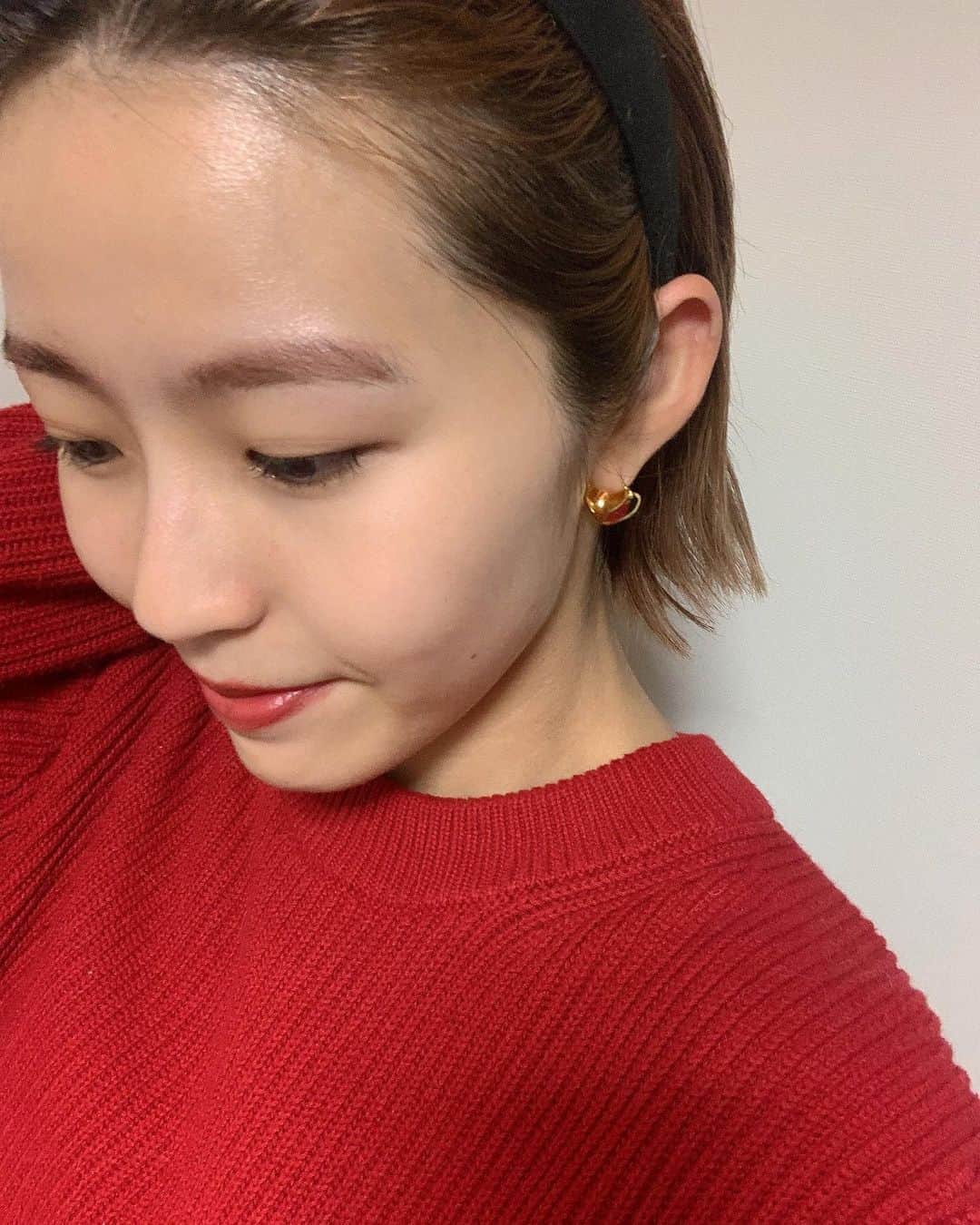 山本 絵里加さんのインスタグラム写真 - (山本 絵里加Instagram)「_ コロンとしたピアスがずっと欲しかったの☺️✨とてもかわいいお気に入り、ここ最近毎日つけてます @ena_1218  そしていちにちの終わりで顔てかてか大魔神🤣 #ena#jewelry#ピアス#ゴールドアクセサリー」10月15日 22時32分 - ___erika___y