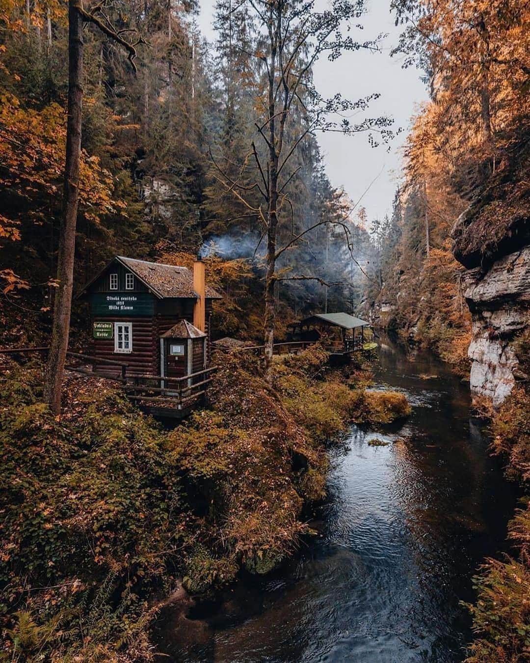 Live To Exploreさんのインスタグラム写真 - (Live To ExploreInstagram)「Hřensko in Czechia.  Have you been here?  Photos by @jan_pred  #WeLiveToExplore」10月15日 22時34分 - welivetoexplore