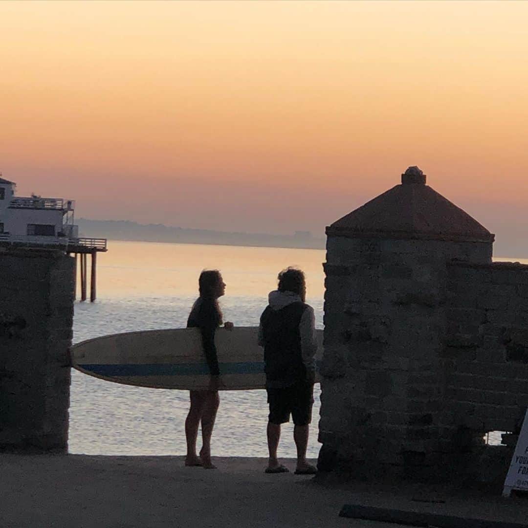 クラーク・グレッグのインスタグラム：「Looking for sets. #dawnpatrol」