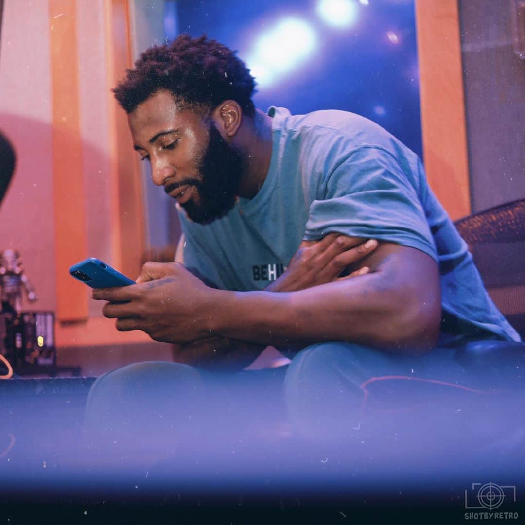 アンドレ・ドラモンドのインスタグラム：「Been putting in work on my new website & proud to say it’s officially launched! Link’s on my story... comment below what you guys think! 🦋🤍」