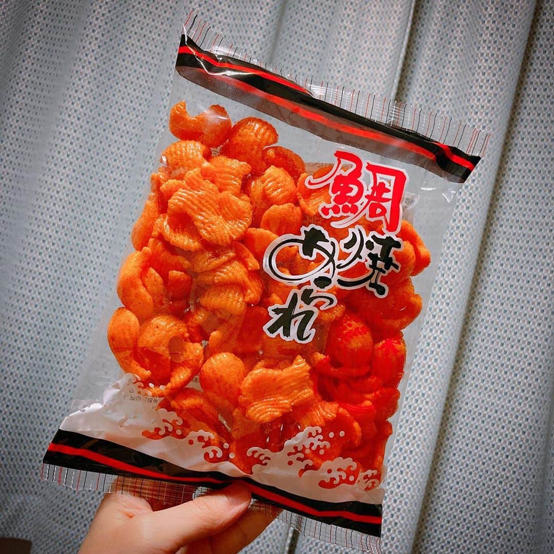田井弘子さんのインスタグラム写真 - (田井弘子Instagram)「#鯛焼きあられ   鯛のお菓子って色々あるよね☆  #めで鯛 からモチーフになりやすいのかな  そして、わたし、お菓子ジャケ買して、買った事に満足して食べるタイミング逃してしまうタイプw」10月15日 22時41分 - hirokotai