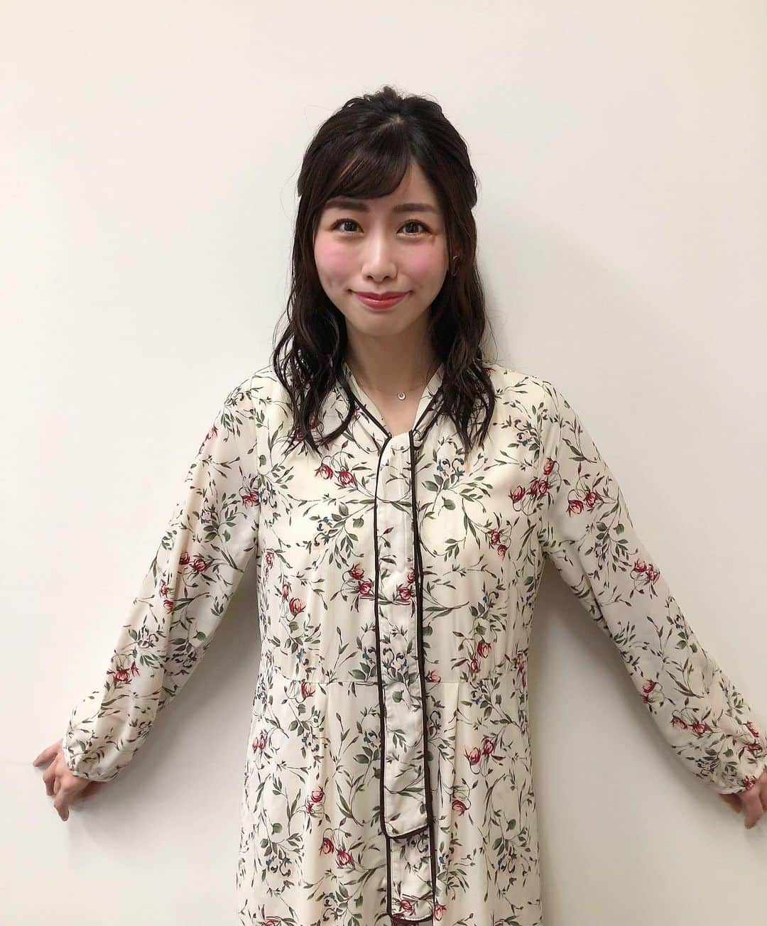 伊藤京子さんのインスタグラム写真 - (伊藤京子Instagram)「. 今日も一日お疲れ様でした🥰 最近の衣装。 ワンピ率高めです👗✨ . #衣装#ワンピース#生放送#生中継#フリーアナウンサー#centforce #セントフォース#伊藤京子」10月15日 22時43分 - kyoko_ito1128