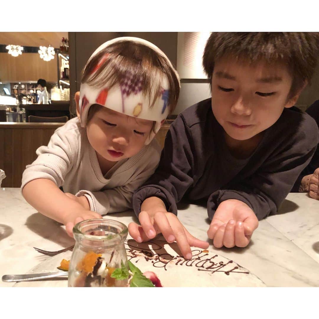 太田彩乃のインスタグラム：「Thanks my sweet sweet nephews  and my family🧡 . . #mybirthday #1015」