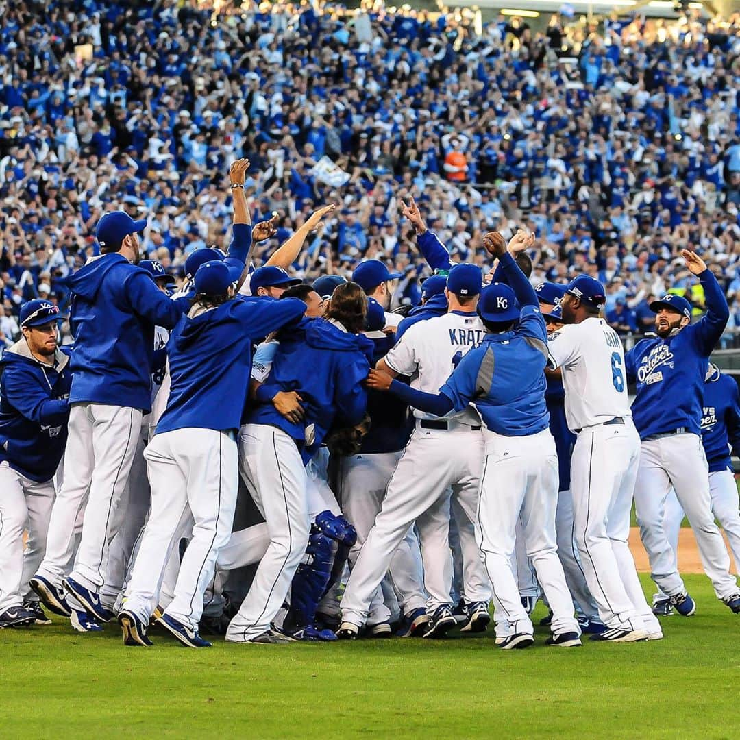 カンザスシティ・ロイヤルズさんのインスタグラム写真 - (カンザスシティ・ロイヤルズInstagram)「OTD in 2014: an eighth straight win and a World Series berth.」10月15日 22時58分 - kcroyals