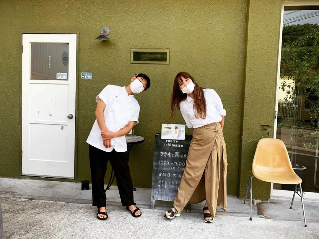 原田麻子さんのインスタグラム写真 - (原田麻子Instagram)「わたしにとっては最後となる瑠庵さん。 行くとよく一緒にお店の前で写真とってもらうのが恒例だった。  此処が沖縄にあったこと 絶対忘れない、ずっと。」10月15日 22時58分 - achakoko