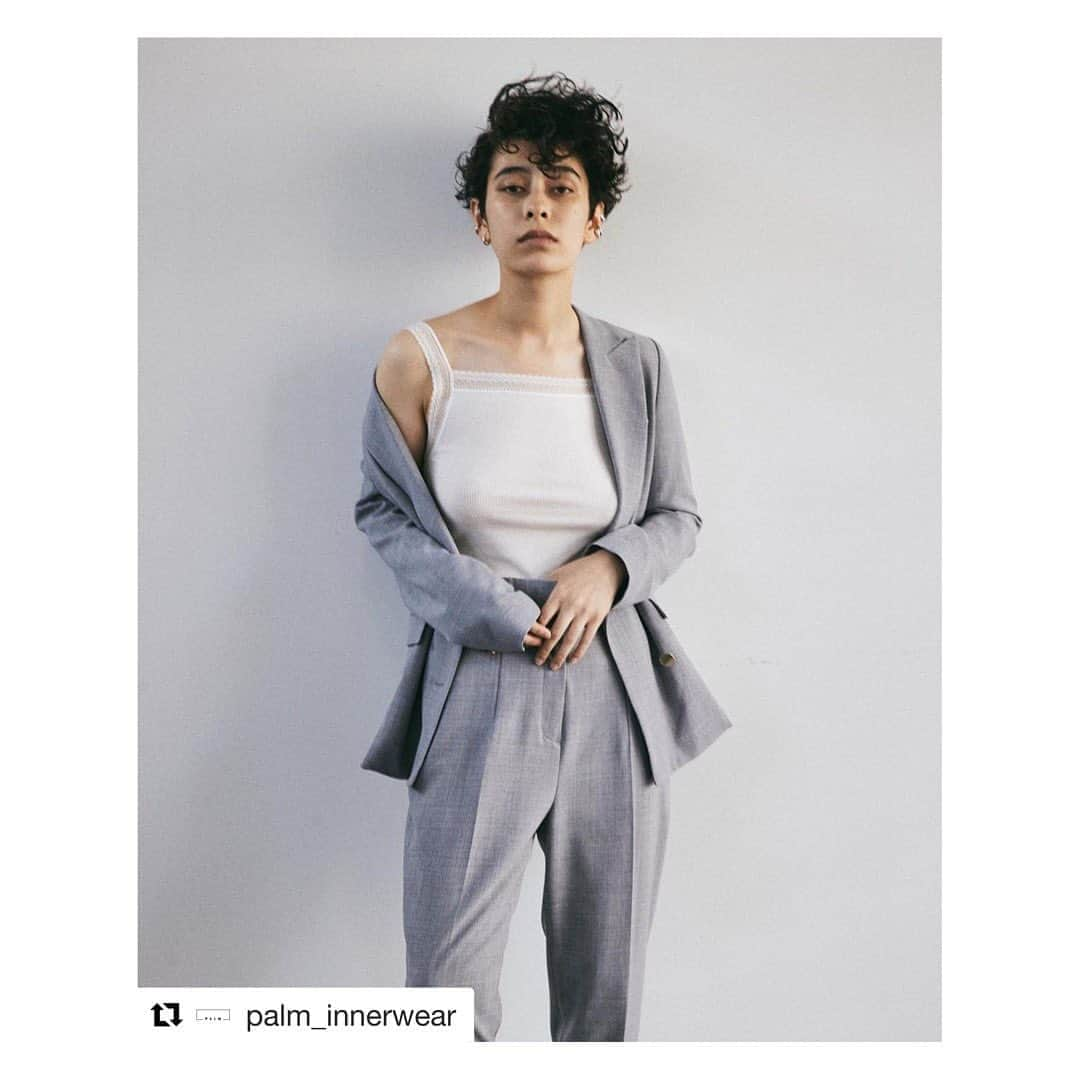 柏木作夢さんのインスタグラム写真 - (柏木作夢Instagram)「Styling&Direction works. ・・・・・  #Repost @palm_innerwear ・・・ ________________________________________ PALM style: 22RIB LASE CAMISOLE price:3500yen ________________________________________ さらりとした風合いの繊細なミニ22RIBを使用したメロー仕上げのキャミソール。繊細なレースを胸元にあしらいカジュアルななかにもフェミニン感をプラス。スッキリとしたスクエアカットがポイント。 ・・・・・ #styling#fashion#direction#archive#works#mystyle#artwork#mood#fashionportrait#fashiongram#fashionaddict#fashion#fashiondirector」10月15日 23時01分 - samukashiwagi